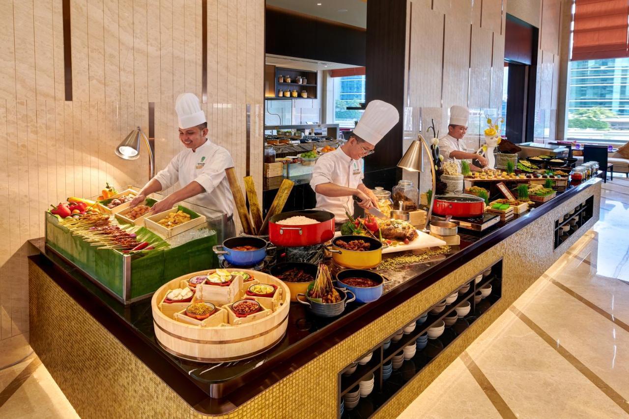 Pavilion Hotel Kuala Lumpur Managed By Banyan Tree Zewnętrze zdjęcie A live kitchen at a hotel