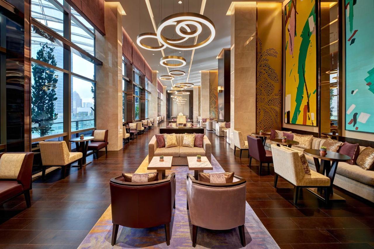 Pavilion Hotel Kuala Lumpur Managed By Banyan Tree Zewnętrze zdjęcie The Lounge at the airport