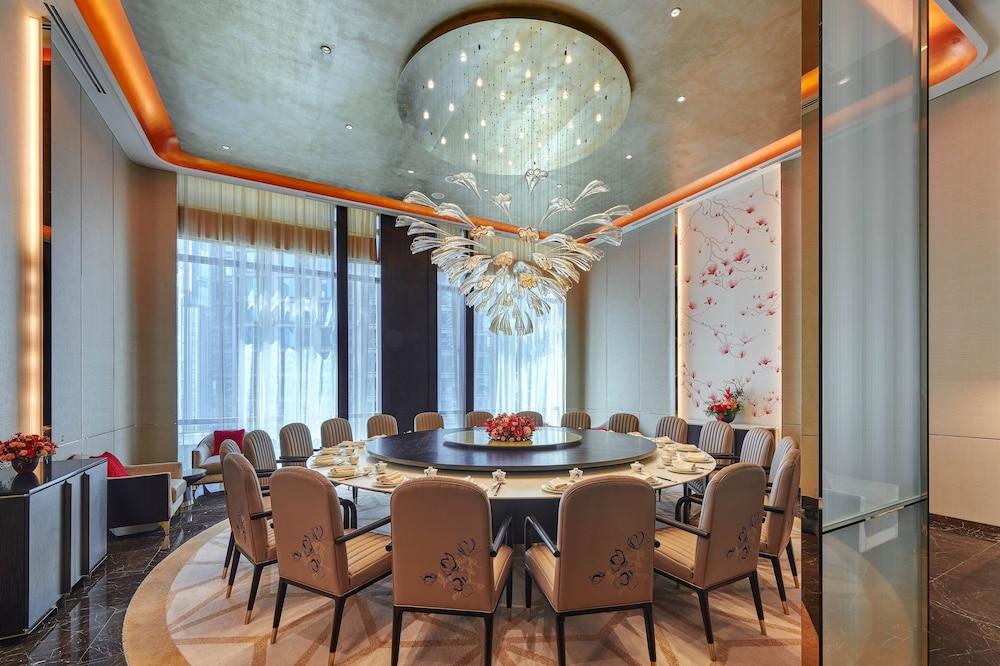 Pavilion Hotel Kuala Lumpur Managed By Banyan Tree Zewnętrze zdjęcie The interior of the restaurant