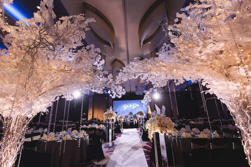 Pavilion Hotel Kuala Lumpur Managed By Banyan Tree Zewnętrze zdjęcie Wedding reception at the Grand Ballroom