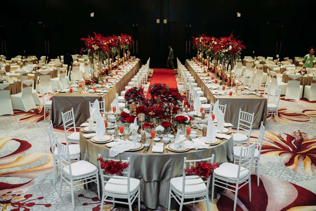 Pavilion Hotel Kuala Lumpur Managed By Banyan Tree Zewnętrze zdjęcie The ballroom of the hotel