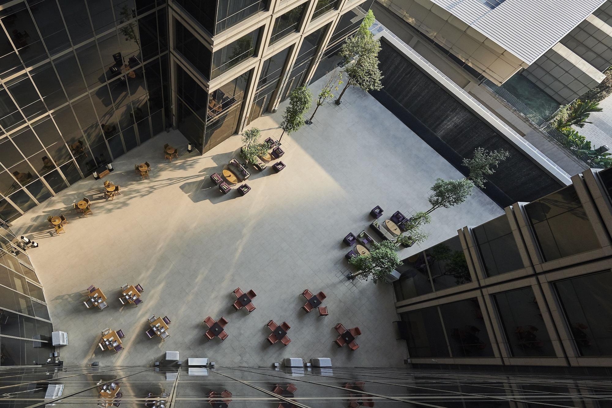 Pavilion Hotel Kuala Lumpur Managed By Banyan Tree Zewnętrze zdjęcie The atrium of the new building