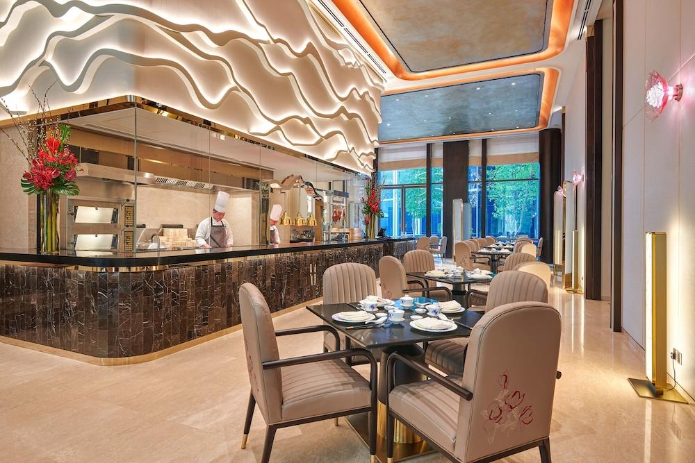 Pavilion Hotel Kuala Lumpur Managed By Banyan Tree Zewnętrze zdjęcie The restaurant at the hotel