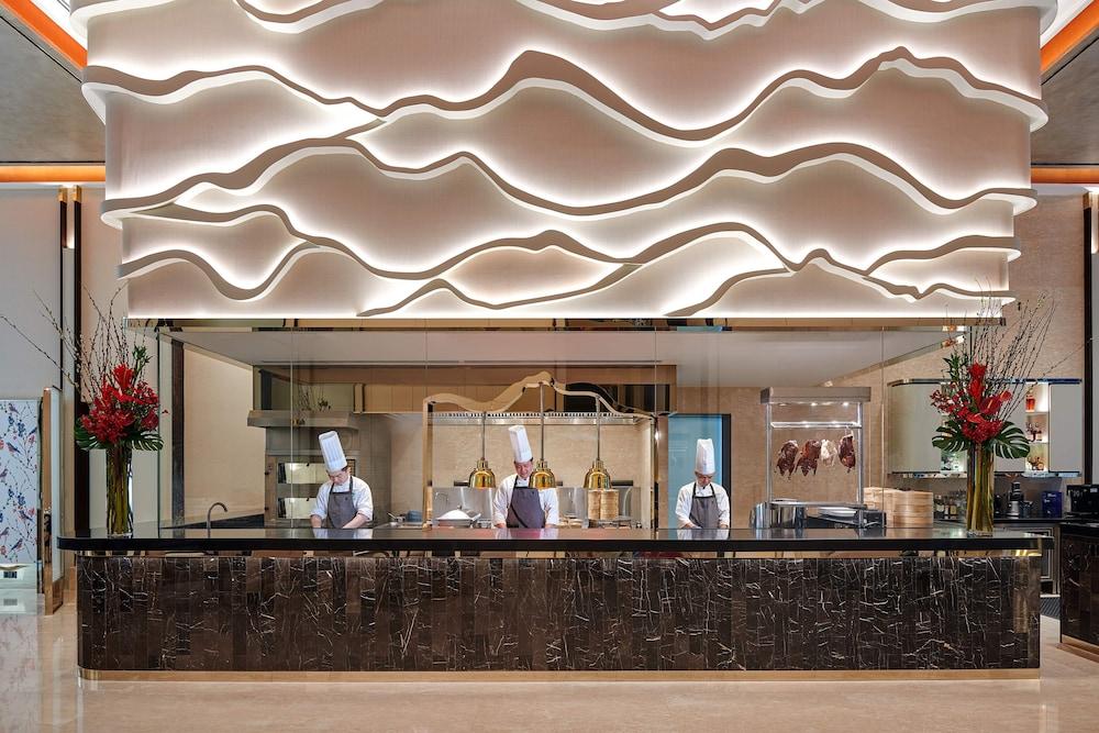 Pavilion Hotel Kuala Lumpur Managed By Banyan Tree Zewnętrze zdjęcie The kitchen at the restaurant